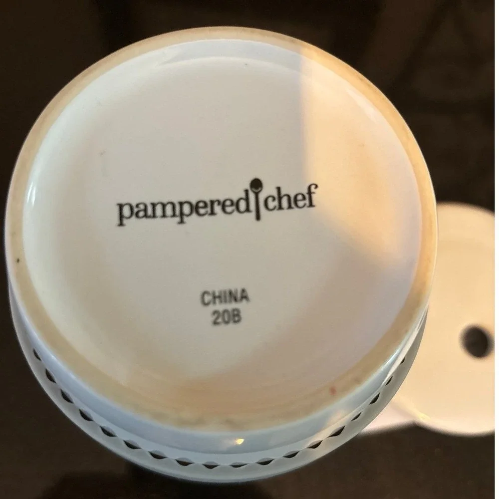 Pampered Chef Ceramic‎ Egg Cooker White Microwave Cooker with Silicone Sleeve